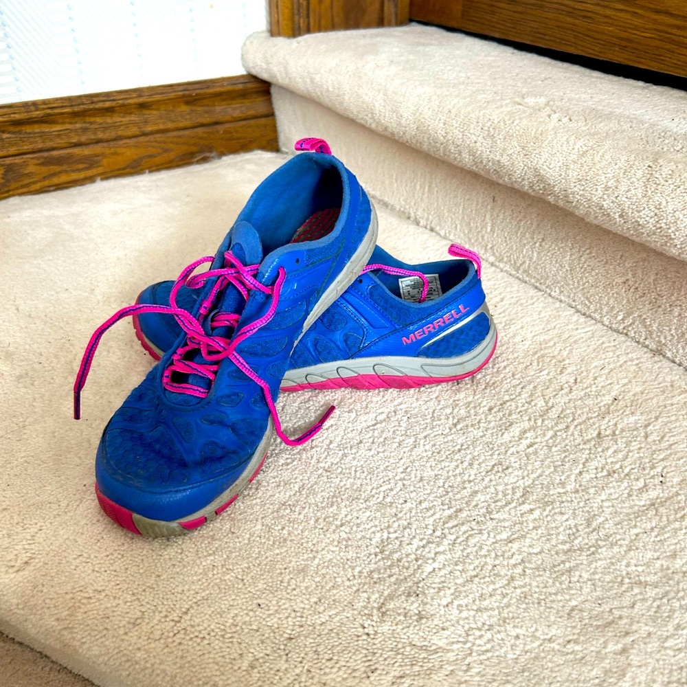 Merrill athletic/trainer W8 in very good condition. Brand speaks for itself 🏃‍♀️